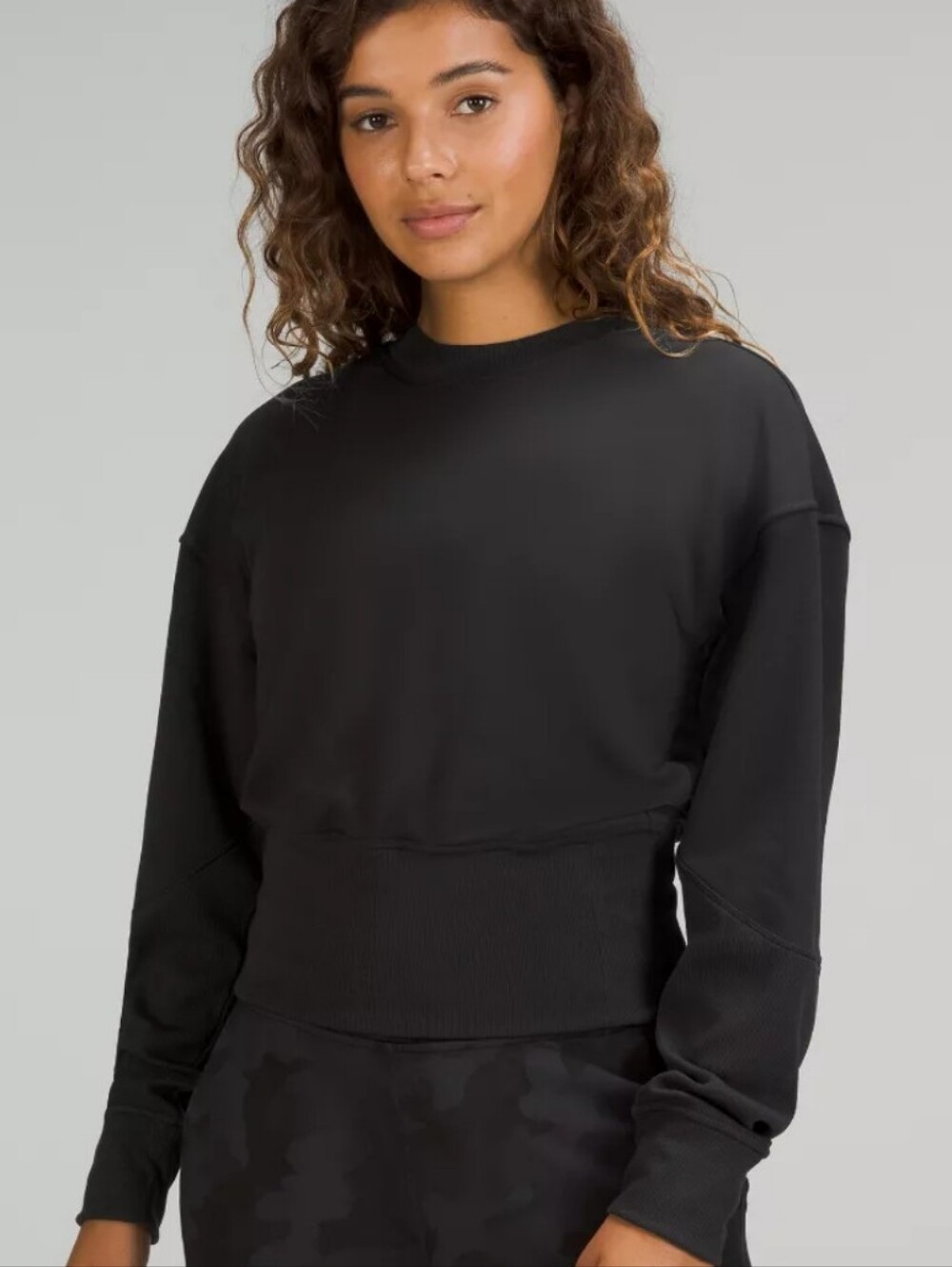 Lululemon Cropped Black Classic Crewneck Sweatshirt with Ribbed Detailing EUC